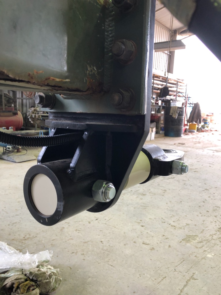 HawkEngineering's tweet photo. Marshall 960T-L Spreader Scale Kit recently delivered to Langhorne Creek SA, 20T axle rating, 7T hitch rating. Custom step down hitch. #SpreaderScaleKit https://t.co/xDkDsqEjPg