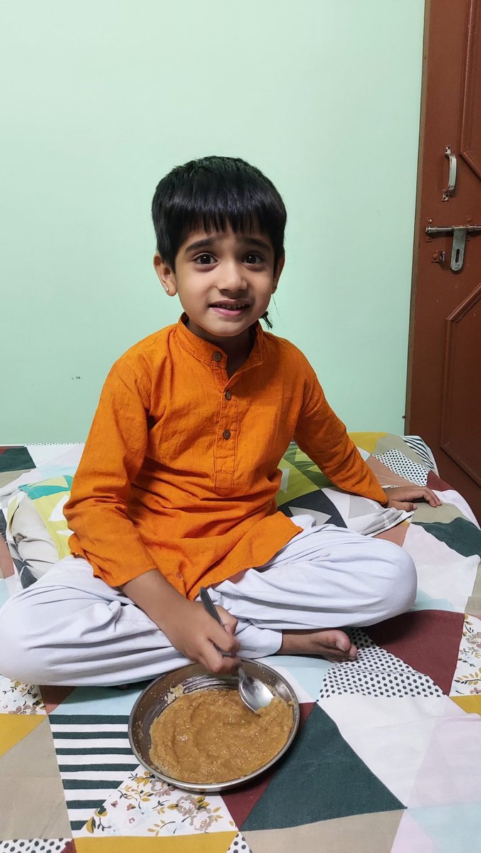 rakesh_bstpyp's tweet photo. चढ़ा दो कड़ाई😊
बाजण दो पलटा👌
क्योंकि एक रिसर्च कहती है👍👍
जो इंडियन सूजी और गाय के घी का हलवा है👍
सुपर नेचुरल इम्युनिटी बूस्टर है😊
विदेशी कंपनिया
मूर्ख बना कर
पिज़्ज़ा केक🎂
खिलाकर😢
बीमार करके
दवा खिलाती हैं😢
भारतीय खानपान☺️
अद्भुत वैज्ञानिक है।💐
आप भी चढ़ा दो कढ़ाई💐 https://t.co/xcoemHGcS1