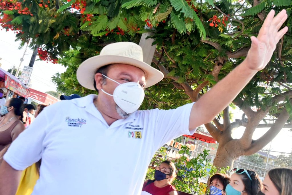 FTorresRivas's tweet photo. No me canso de seguir recorriendo cada rincón del #Distrito1Local, y lo seguiré haciendo; quiero una mejor #Mérida para sus familias y sé que juntos lo vamos a lograr. ¡Sigamos sin descanso hacia la victoria!
#VotaPRI🗳️ #PanchitoSiCumple https://t.co/lBs7xT00io