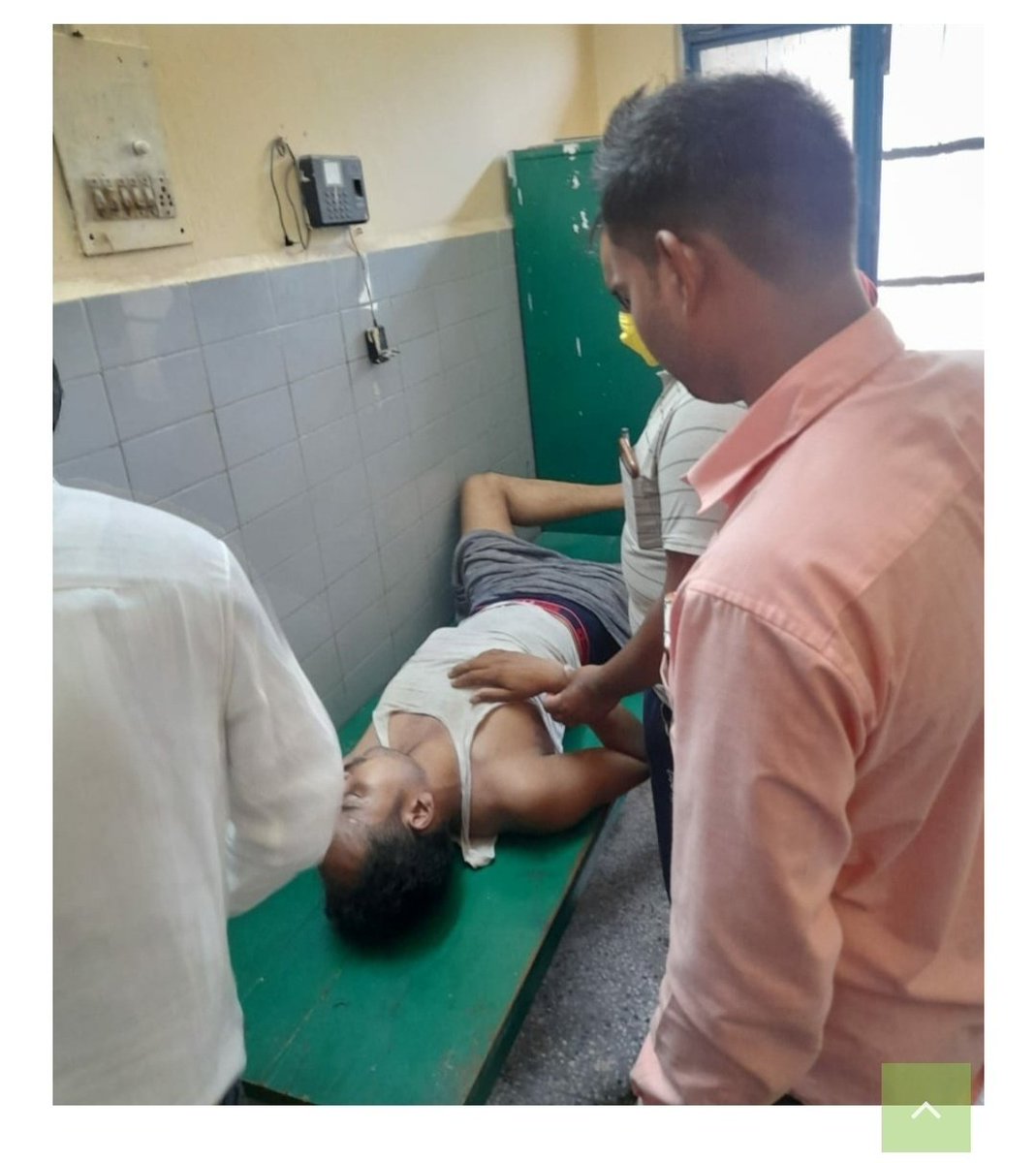 ObnewsP's tweet photo. ◆ विद्युत करट का चपट में आने से युवक की हुई मौत, घर मे मचा कोहराम
◆रामनगर निवासी पंकज चौरसिया पुत्र राघव राम चौरसिया सोमवार सुबह करीब 8 बजे घर के भीतर विद्युत करंट की चपेट में आने से नीचे गिर पड़ा।
✒️पूरी ख़बर पढे👇
https://t.co/4GN0gIb25z
#Ayodhya https://t.co/d6w8W5gjr5