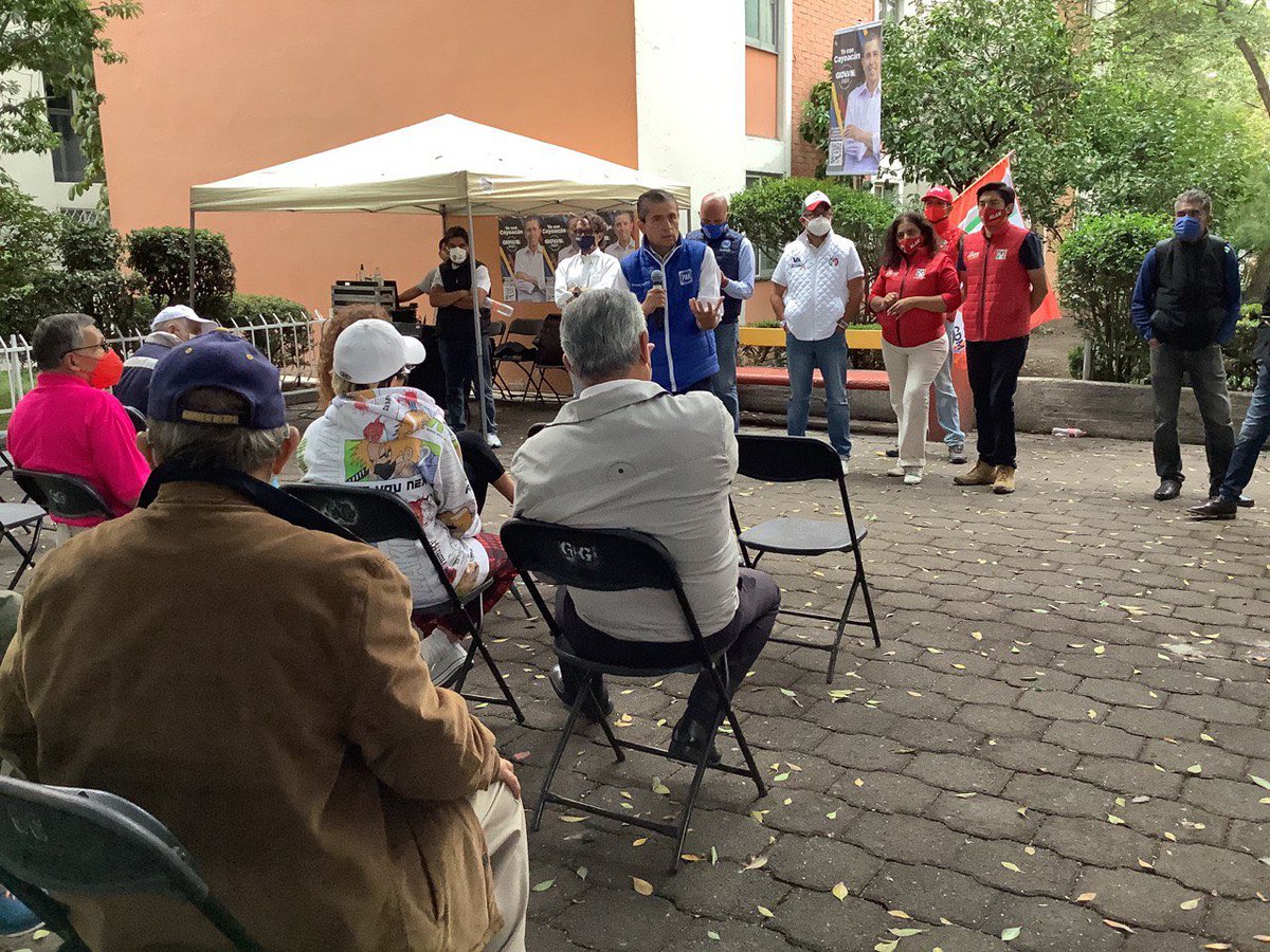 giogutierrezag's tweet photo. Con nuestras vecinas y vecinos de Copilco Fovissste, platicamos acerca de nuestro proyecto, que dará inicio este 6 de junio, para beneficio de todas y todos los coyoacanenses. #GioContigo #Alcalde24x7. https://t.co/nOAH2UmpMt