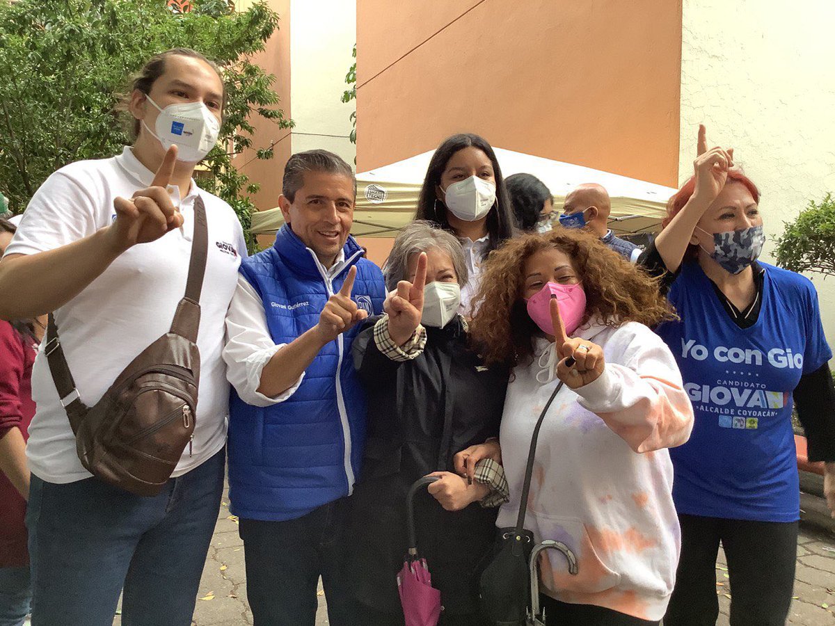 giogutierrezag's tweet photo. Con nuestras vecinas y vecinos de Copilco Fovissste, platicamos acerca de nuestro proyecto, que dará inicio este 6 de junio, para beneficio de todas y todos los coyoacanenses. #GioContigo #Alcalde24x7. https://t.co/nOAH2UmpMt