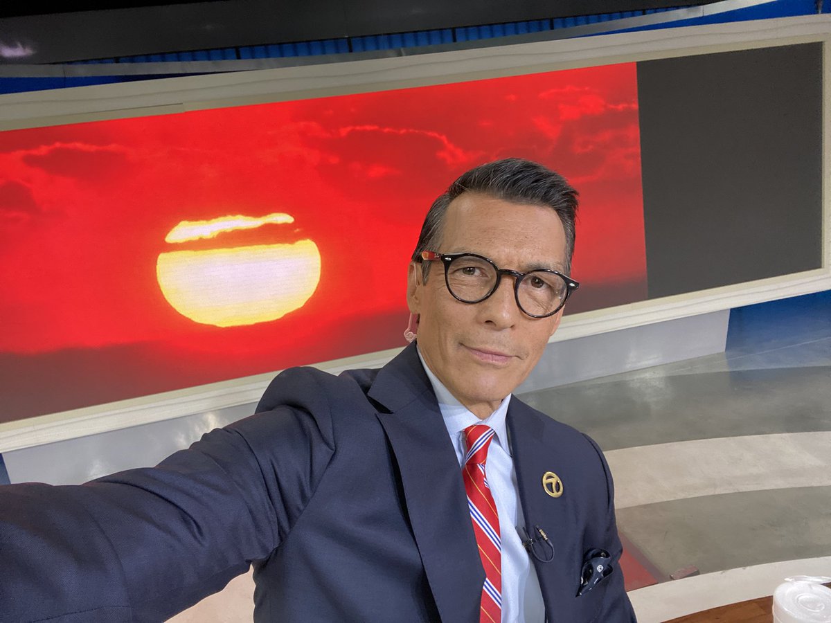 Beautiful sunset in Long Beach during our @KDOCTV newscast tonight.