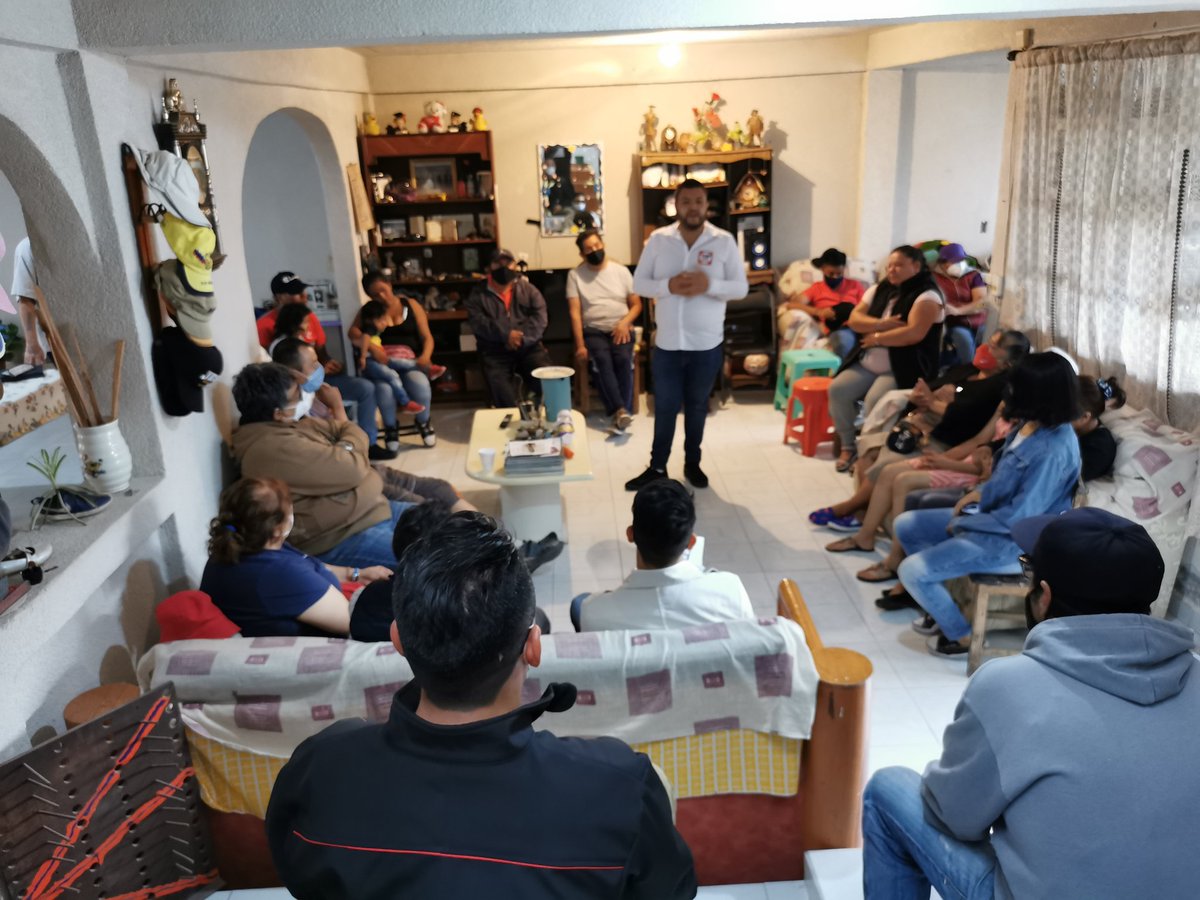 JoseDeJesusAZ's tweet photo. Gracias a cada familia que hoy me otorgo de su tiempo. Mi compromiso está hecho con ustedes y cada familia del municipio. 

#ContigoEsPosible 🤜🏼🤛🏼 #Zetina
#DiputadoFederal #VotaRSP 
Distrito 29 #Neza https://t.co/Y88fcheQrZ