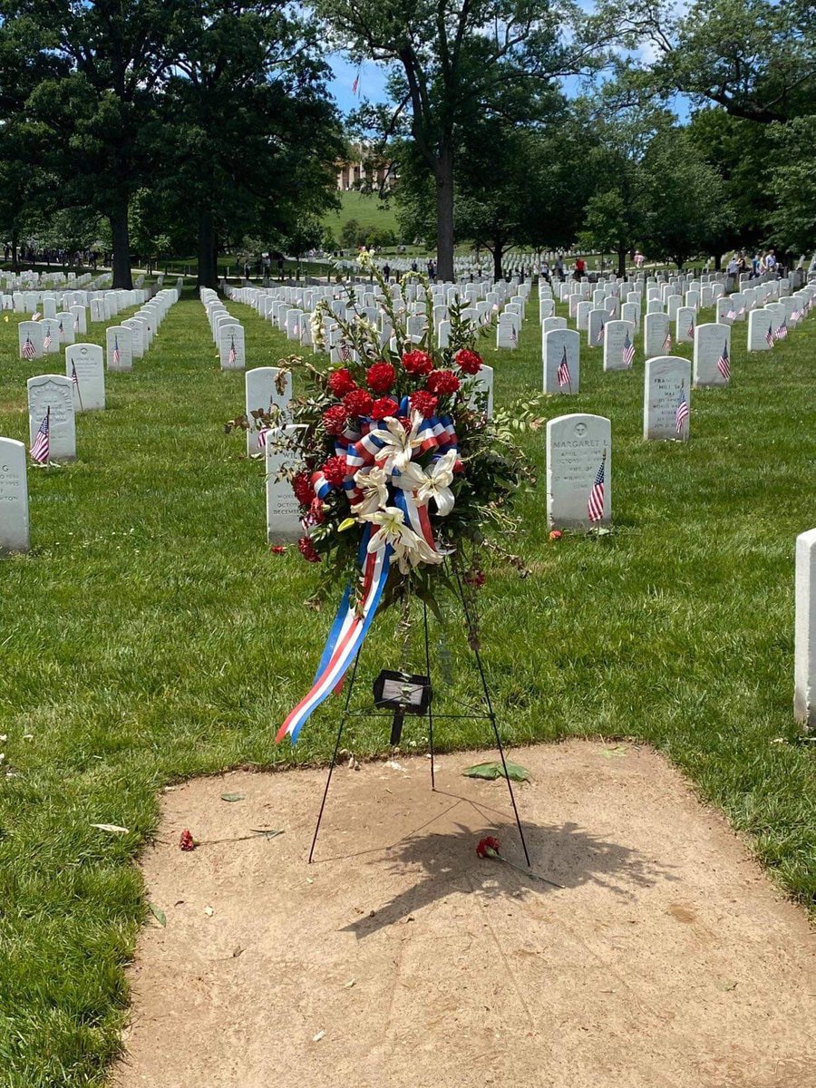 History_Flight's tweet photo. Today, and all days, we honor and remember all that have made the ultimate sacrifice for our nation. 

#memorialday #honorthem #tarawa #ww2 #arlingtonnationalcemetery #historyflight #findingthefallen #youarenotforgotten #powmia #welcomehome #thankyou #usmc #usn https://t.co/qy7ZiFEEHZ