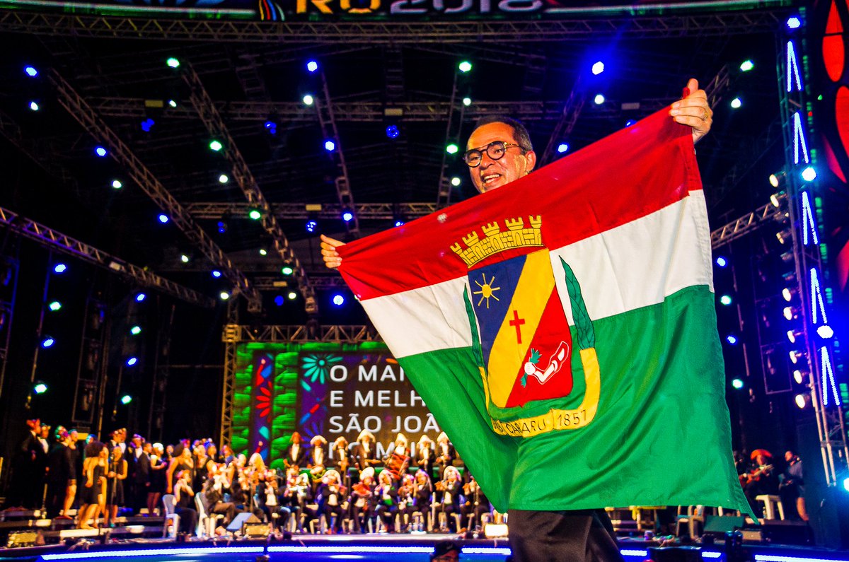 1arnaldo's tweet photo. Abertura do São João de 2018 com a Orquestra de Pífano de Caruaru e o Maestro Mozart Vieira https://t.co/R7TPzRYOcH