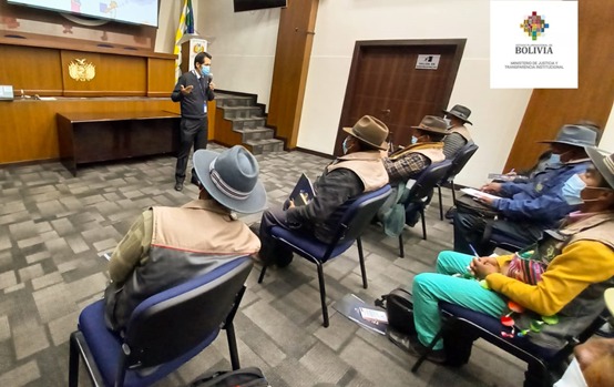 UNODCBolivia's tweet photo. Con apoyo de @SueciaEnLaPaz, @UNODCBolivia y el @MinJusticiaBol realizaron un taller sobre la normativa relacionada a “Participación y Control Social” dirigido a actores sociales del GAM de #Corocoro y representantes interculturales. #Ley1178 #Ley341 #PAC #SICOES 🇧🇴🇺🇳🇸🇪 https://t.co/ArngKnlyDj
