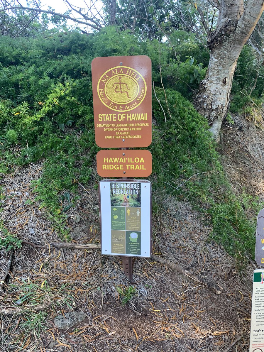 hike_co's tweet photo. Took a little time away from Colorado to try out some other trails. Hawaii has some gorgeous terrain. A quick 4 miles and you can see more ocean than we knew existed. #hikeCO #hikeHI https://t.co/iqoWF8D36x