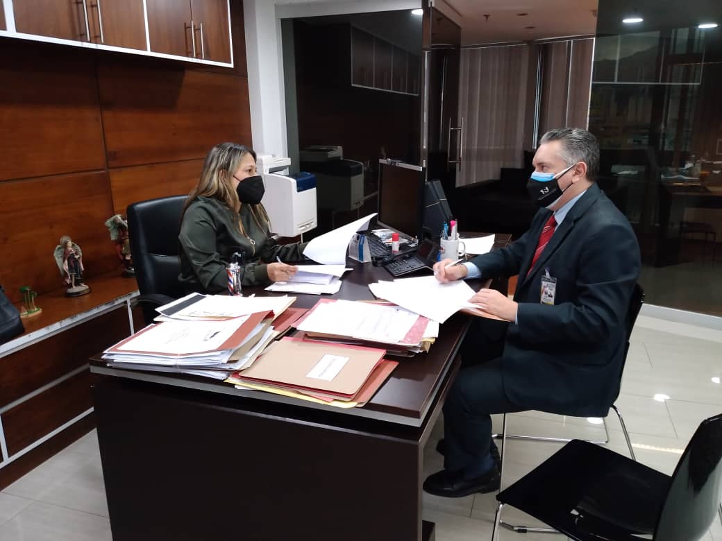 mirelct's tweet photo. #Hoy reunión con el presidente del Circuito Judicial Penal del edo. Miranda, a los fines de coordinar la celebración de actos judiciales virtuales, desde la sede de este Ministerio, a través del Sistema de Seguridad Penitenciaria, conectado a los establecimientos penitenciarios. https://t.co/zSknyJbTyb