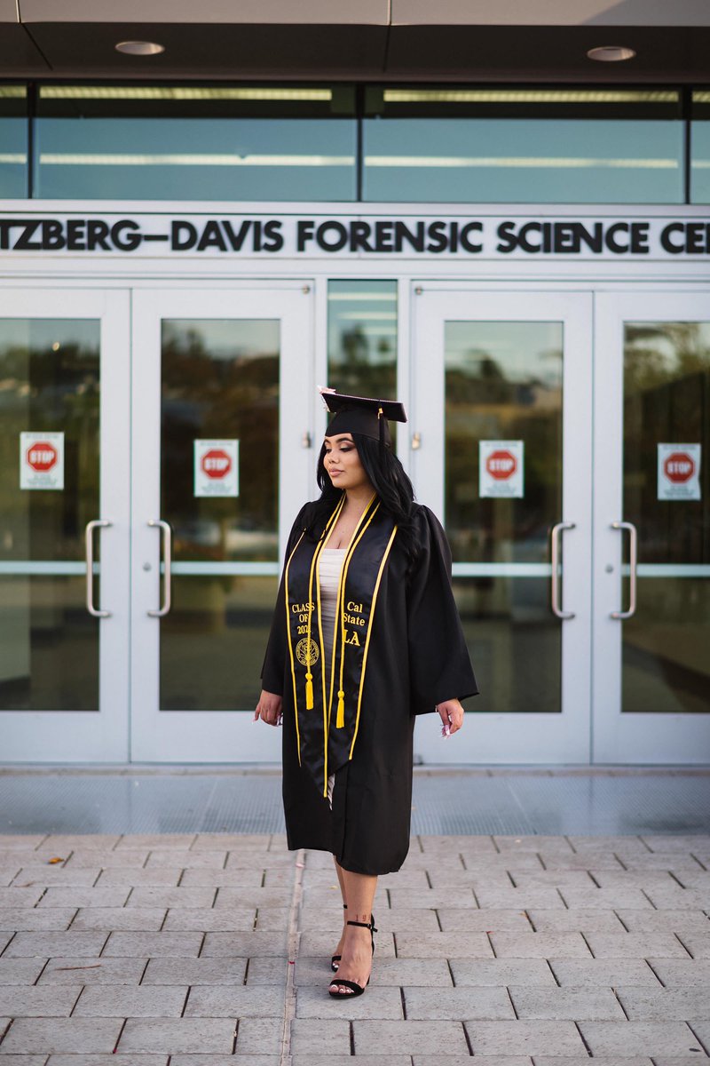 amareicuhbabe's tweet photo. All I can say is I DID THAT. My mom’s biggest wish was to see me graduate college, unfortunately, she’s not here to share this moment physically but I know she’s here spiritually. This is only the beginning, lo logré mama🎓 
#honorstudent
#latinagraduate 
#futureattorney https://t.co/TuDpBmbUoL