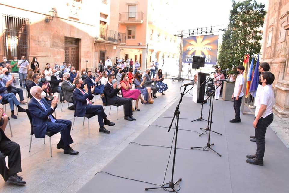 david_agullo2's tweet photo. Orgullo de formar parte de esta familia @MisteridElxofic ,conmemoramos XX aniversario Patrimonio Humanidad.
@AlcaldeDeElche @ShineIberia @prodigios_es #Prodigios #misterielx #elx #elche #prodigios3 #RTVE #canto #voz #singer #cantores #canciones #cancion #Musica #musician https://t.co/894uevpCae