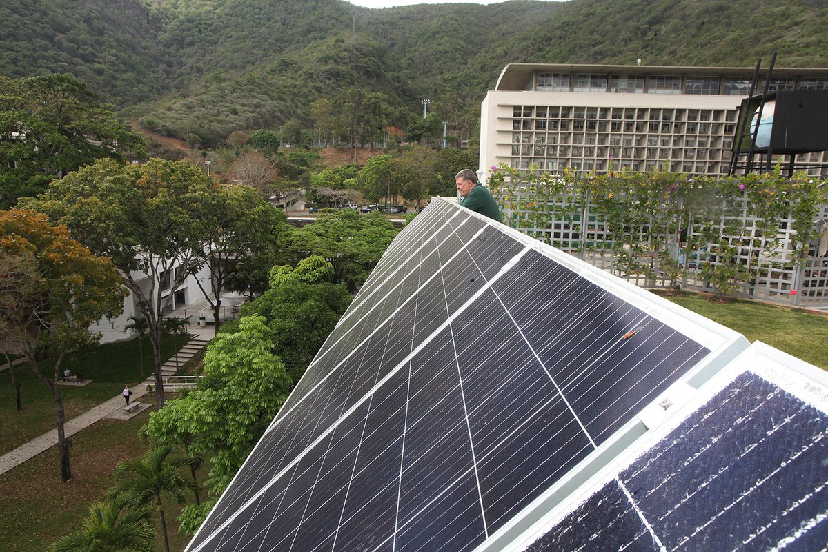 enlaucab's tweet photo. Con la inauguración de la primera aula abierta de Venezuela con tecnología de energía sustentable, la UCAB busca contribuir con la promoción de una sociedad ambientalmente responsable y convertirse en referente nacional e internacional.

#UCABTech🌱➡ https://t.co/N3LXRRohSs https://t.co/6iyrYVQfee