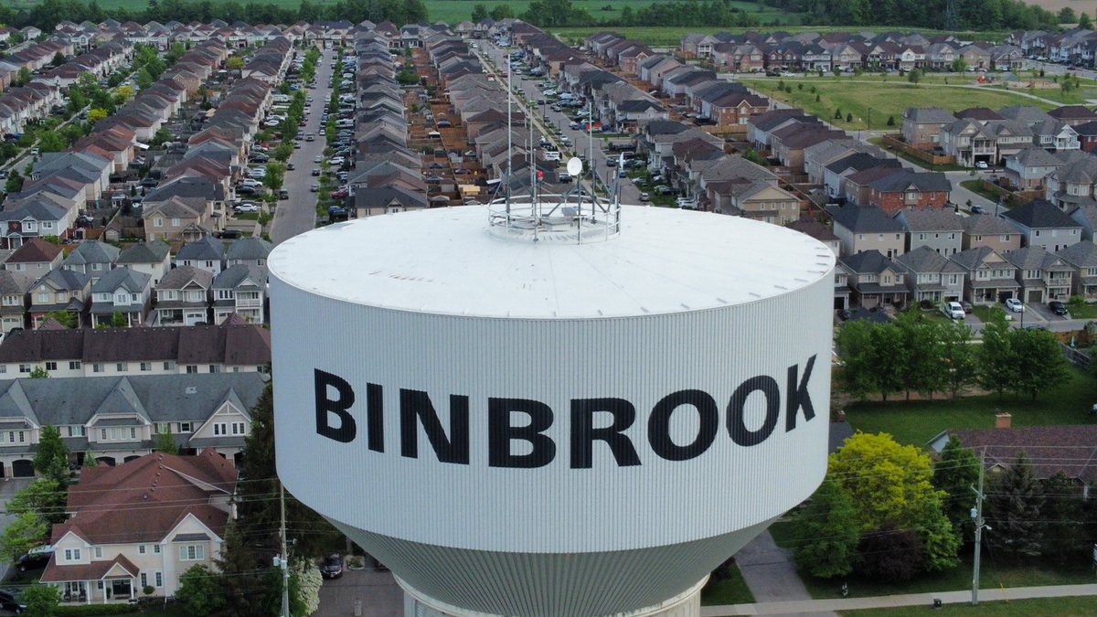 Jasonello's tweet photo. @MyBinbrook Good evening! Enjoy your walks folks! https://t.co/hRVQQZvZZh