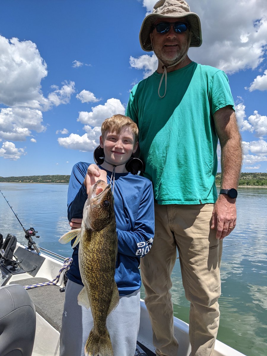 LyleHaring's tweet photo. What a day!  Matt released the big one.  Thomas Larson Fishing, guiding out of Pickstown is great, learned a ton.  @TLarson05 thanks for giving me your brothers info! https://t.co/nNrv23C3Pb