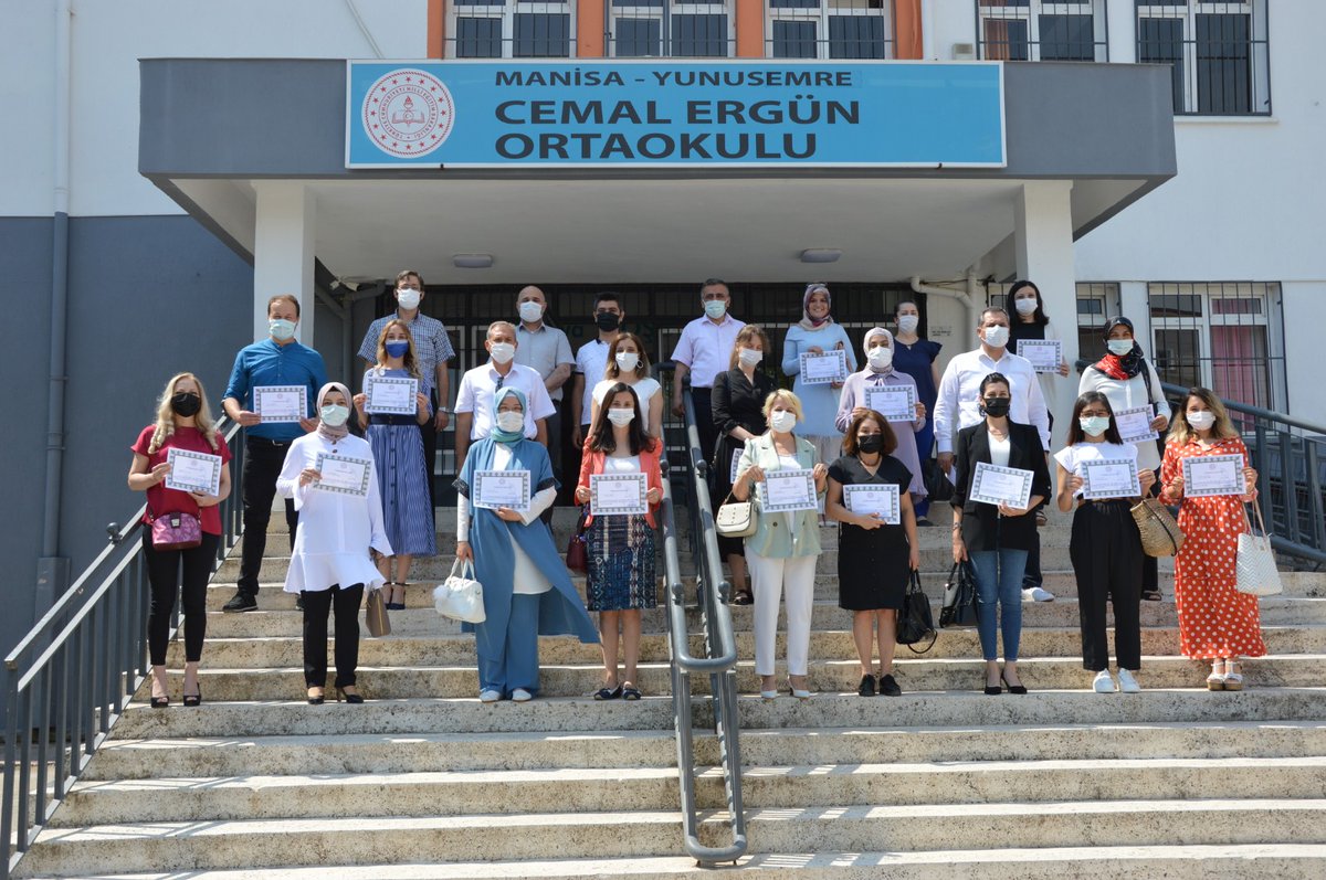 dolayı belge takdim edildi.  Cemal Ergün Ortaokulu’nda gerçekleşen törene Yunusemre İlçe Milli Eğitim Müdürü Yıldıray Demirtaş, Şube Müdürü Emel Bayer, okul müdürleri ve öğretmenler katıldı.