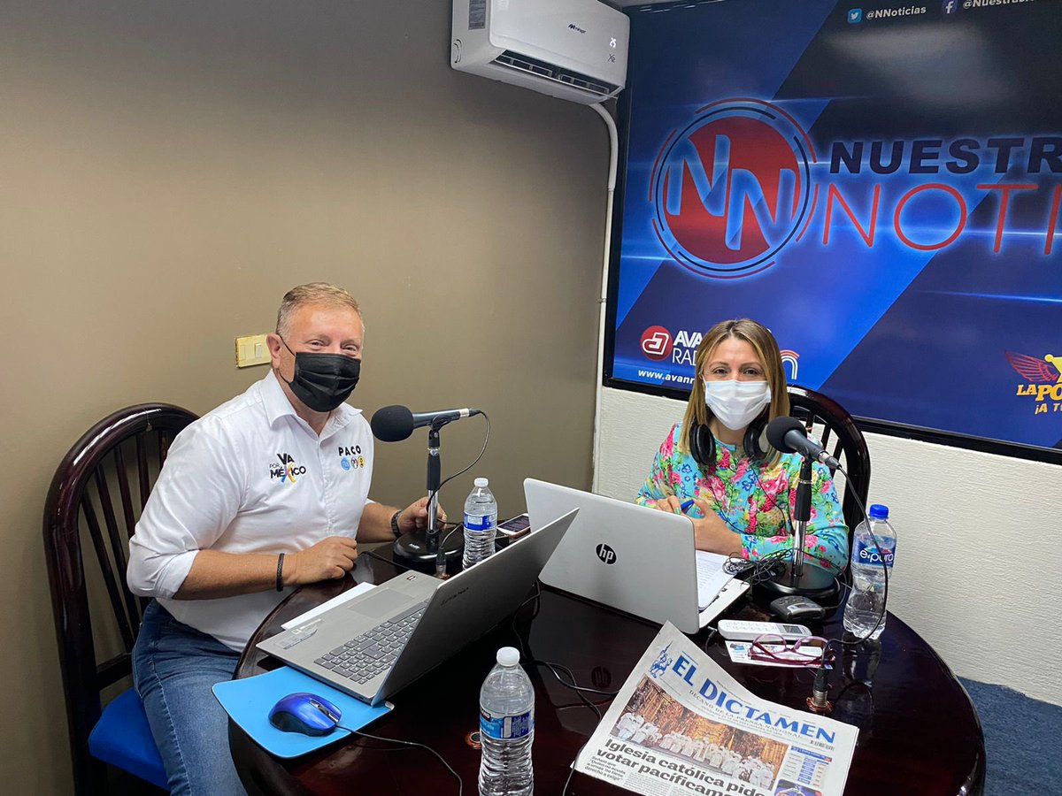 PacoGutierrezD1's tweet photo. Qué gusto estar en entrevista con Alejandra Herrera y Gilberto Toto en el noticiero “Nuestras Noticias” en transmisión por la poderosa 106.9 FM 🙌🏼 @LaPoderosa1069 

Un gusto el estar conversando con ustedes y los radio escuchas, gracias por siempre recibirme con esa buena vibra✌🏼 https://t.co/mwGDKk127f
