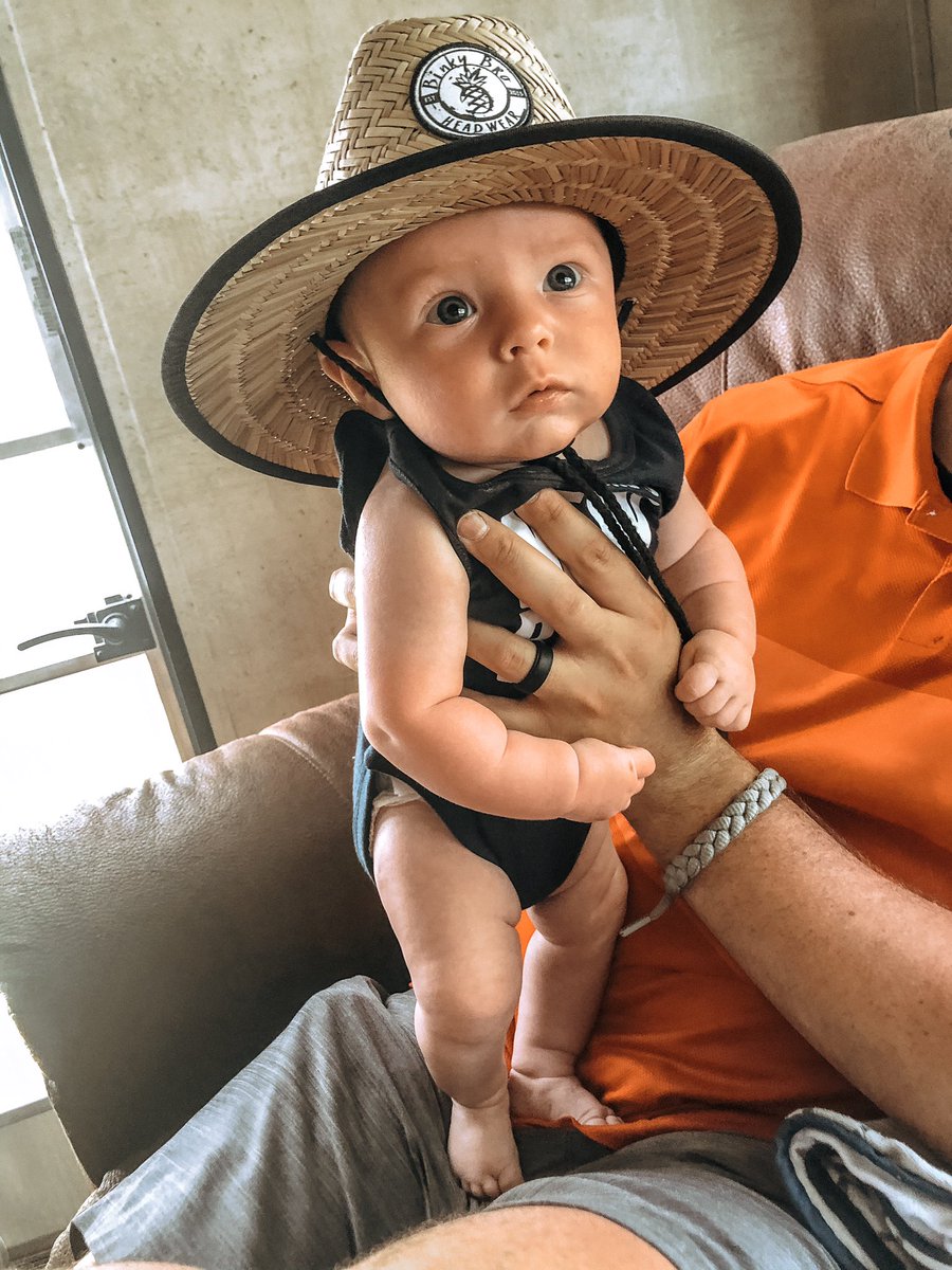 mckadee04's tweet photo. Being a mom is the coolest 😎 https://t.co/hWC8xxp9Y8
