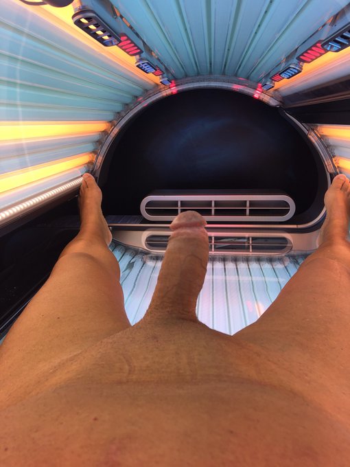 This is what happens when I&rsquo;m at the tanning salon and I think about the cute girl there that I like<a href="/tag/mvsales"class="tags"><span>#mvsales</span></a><a href="/tag/mvboys"class="tags"><span>#mvboys</span></a>