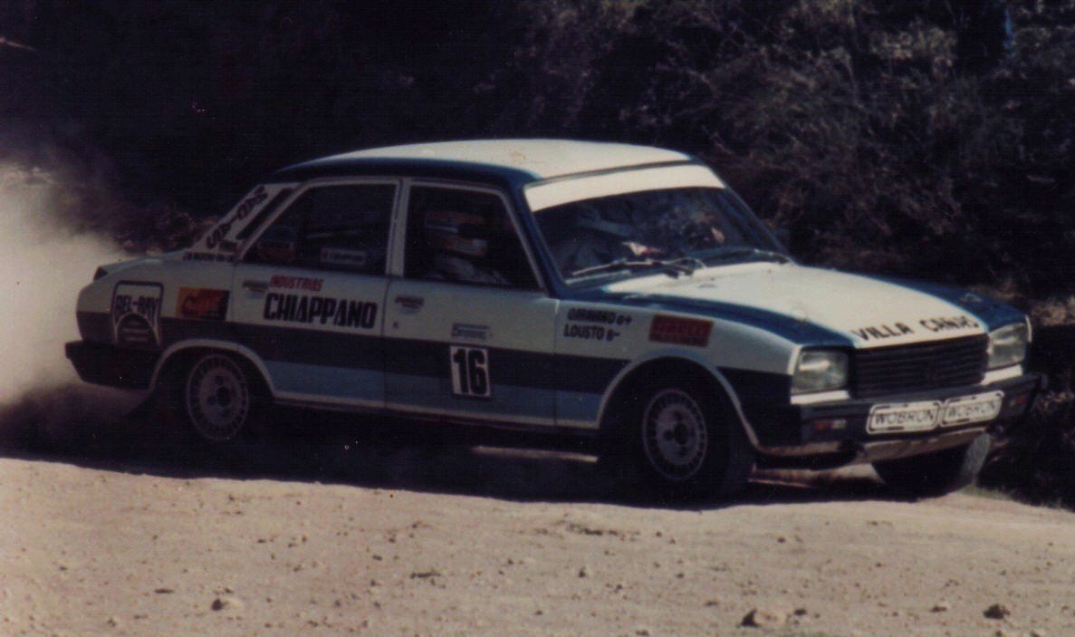 AlcuazPancho's tweet photo. Estos 2 autos de Loustó (azul/celeste co-equiper de Perkins en SanPedro '86) y el de Caputo (rojo/celeste en LasHeras '86) fueron 2 ex SEVEL '84. El del Zorro venía de ser el tercer auto ex Albertengo y el del "Pipi" el ex Pisandelli. Fotos gentileza @tony_f4 https://t.co/pMC9iuunZk