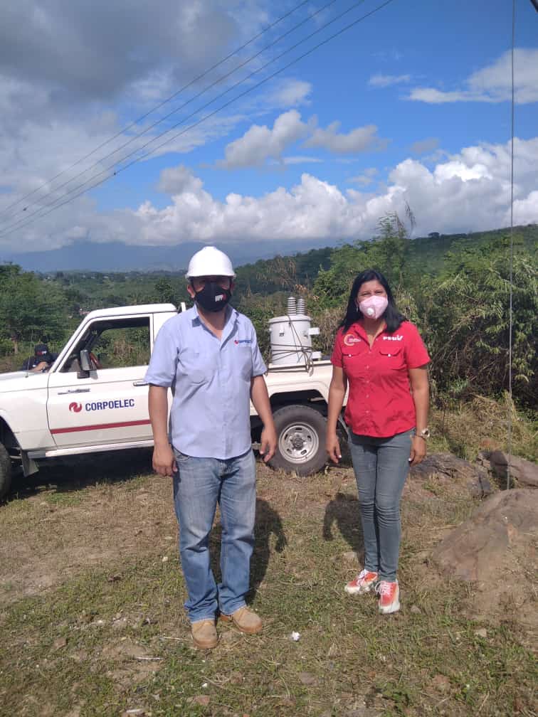 janet_araujo72's tweet photo. McpioMotatan hoy gracias a @CorpoelecTrujil que colocaron un #Transformador para el Sector #LaOrquidea #PquiaElBaño para garantizar el Servicio Eléctrico a mas de #140Flias @NicolasMaduro @dcabellor @Corpoelecinfo_ https://t.co/biOzHH2NgB