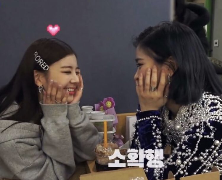 ryujinismybae's tweet photo. I JUST LOVE JINLIA AND IN LOVE WITH THEM https://t.co/sqFmLPoWV1