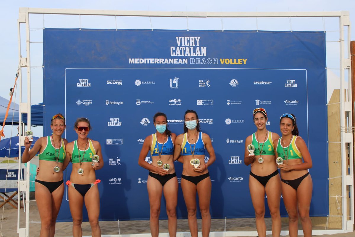 Voleycantabria's tweet photo. Y otra pareja con jugadoras formadas en @Voleycantabria @AidaIllerias7 y @Clauudiaabc consiguenla medalla de bronce en el inicio del Circuito Vichy de la @fvbcv_com . https://t.co/tplopxXsWv