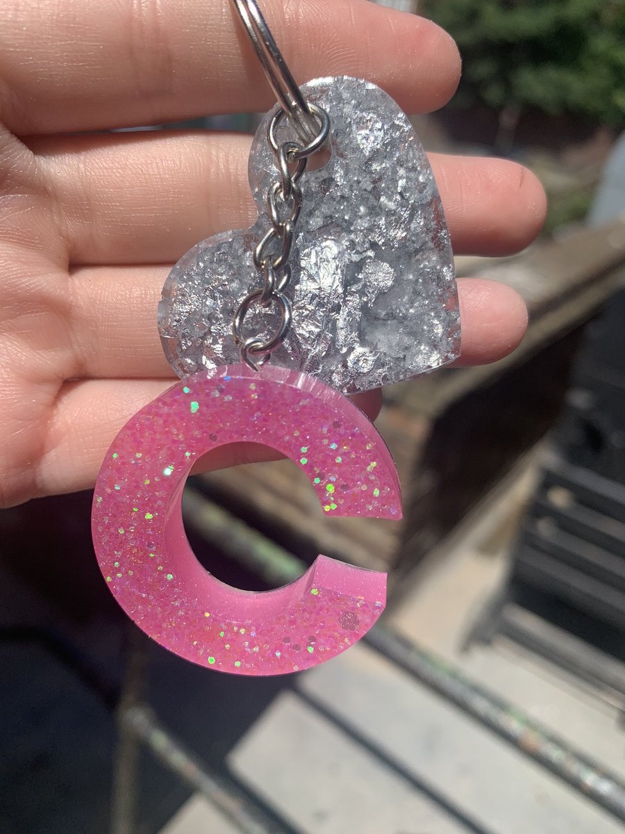 handmadebyp_'s tweet photo. Keyring for a lovely customer 💞 message me to purchase something similar #resinart #resin #resincraft #resinartwork #resincoasters #perfumetray #trinkettray #trinketdish #jewellery #art #resinartist #smallbusiness #smallbusinessowner #smallbusinessuk #smallbusinesssupport https://t.co/SJdB8b6DlY