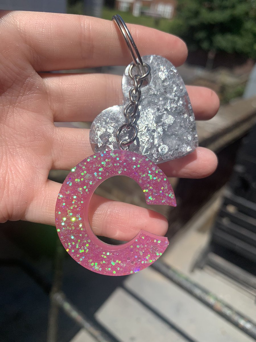 handmadebyp_'s tweet photo. Keyring for a lovely customer 💞 message me to purchase something similar #resinart #resin #resincraft #resinartwork #resincoasters #perfumetray #trinkettray #trinketdish #jewellery #art #resinartist #smallbusiness #smallbusinessowner #smallbusinessuk #smallbusinesssupport https://t.co/SJdB8b6DlY