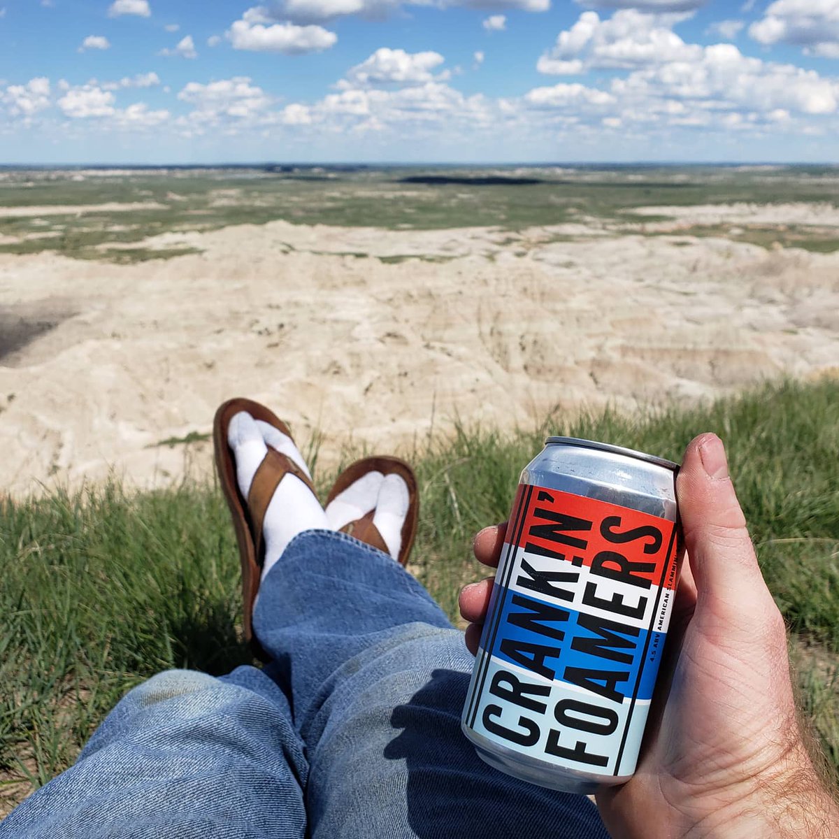 Bad lands, good choices

#BNArmy #CraftBeer #FairStateBrewing #ModernTimesBeer #Lager #GetOutside #BadlandsNationalPark #SocksAndSandals #HighFashion