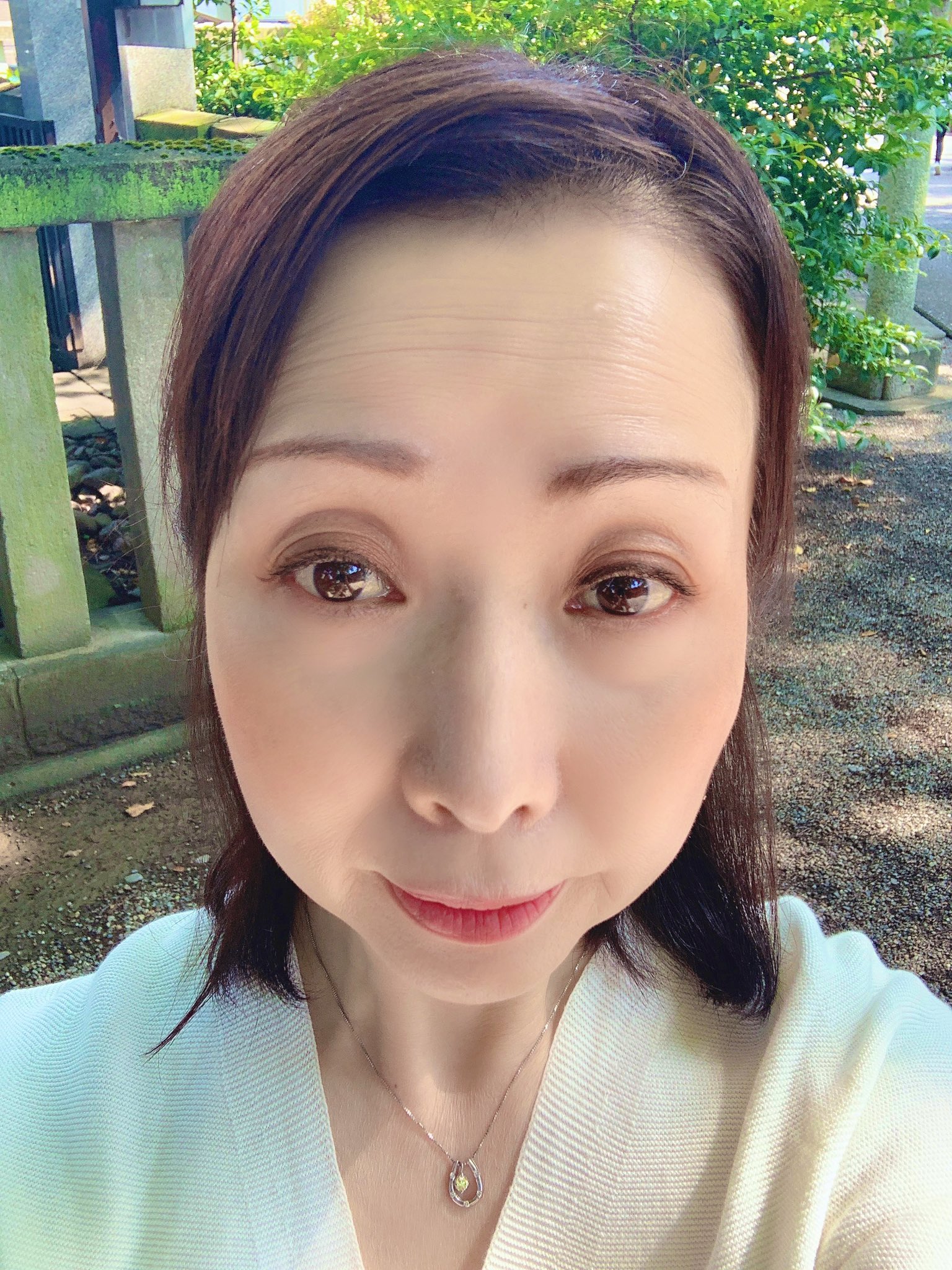 av 和泉亮子 おはようございます❣️朝から日差しが強くて、今日も暑くなりそうですね😅💦こまめな水分補給をしてくださいね⚠️  今日は6月1日、みーんなの健康と幸せ、笑顔でいられる毎日を祈ってきました✨ 朝の神社はやはりキモチいいです🥰今月も元気 ...