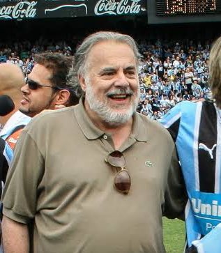 Ex-dirigente gremista questiona contratação do clube