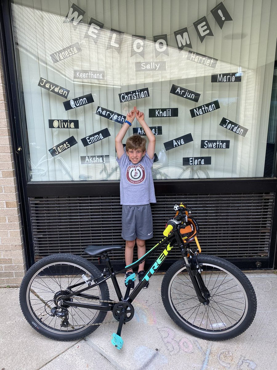 LogOff_LaceUp's tweet photo. Congrats to the #bemisthinkers Leman Family on completing their #logoffandlaceup! @BemisBearsPE https://t.co/KFy1U2t0Mn