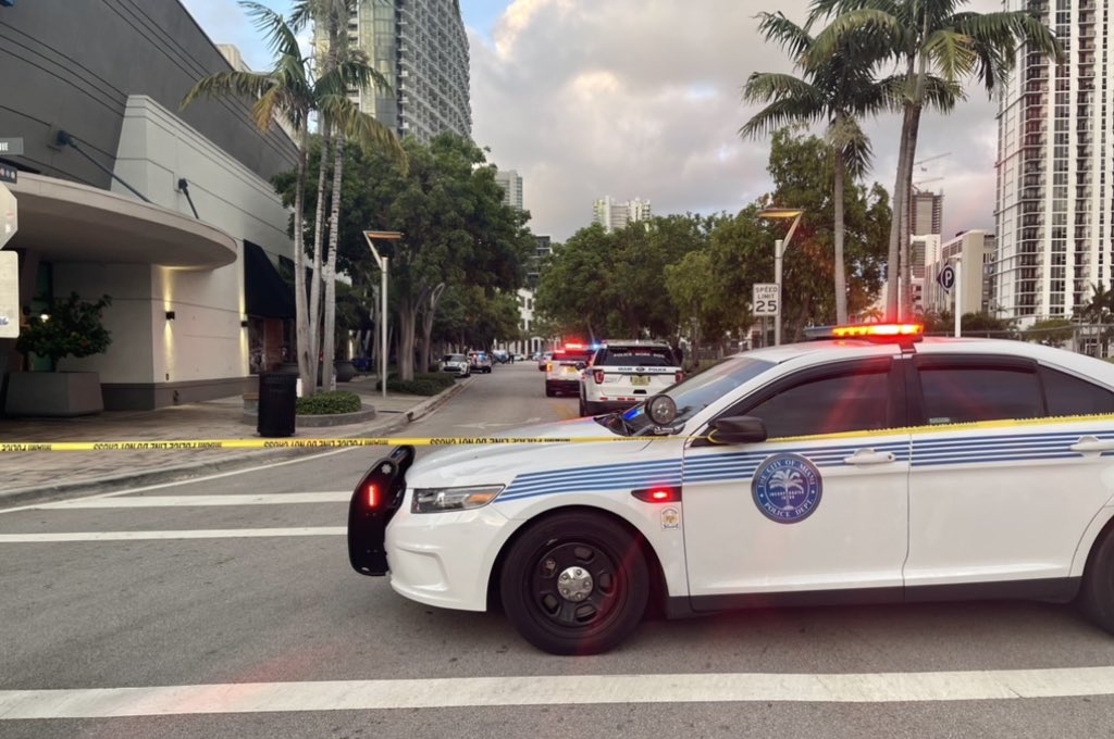 MiamiPD's tweet photo. PIO is on scene reference a shooting investigation at N. Miami Ave &amp; 31st Street. Please avoid the area of N. Miami Ave - N.W. 1st Avenue between   29th - 36th Street as detectives continue their investigation. https://t.co/2jtJV7aTRJ
