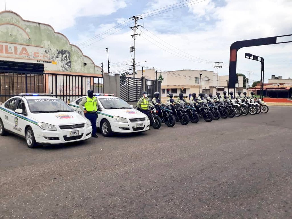 policiacabimas's tweet image. #Hoy dando cumpliendo a las  instrucciones del Alcalde de #Cabimas @PedroDuarteAlc
realizamos Despliegue de Seguridad en cumplimiento de la #SemanaRadicalConciente como garantes de las medidas de #bioseguridad y horarios de circulación. 
@MIJP_Vzla 
@Visipol_MIJP 
@PalenciaEndes