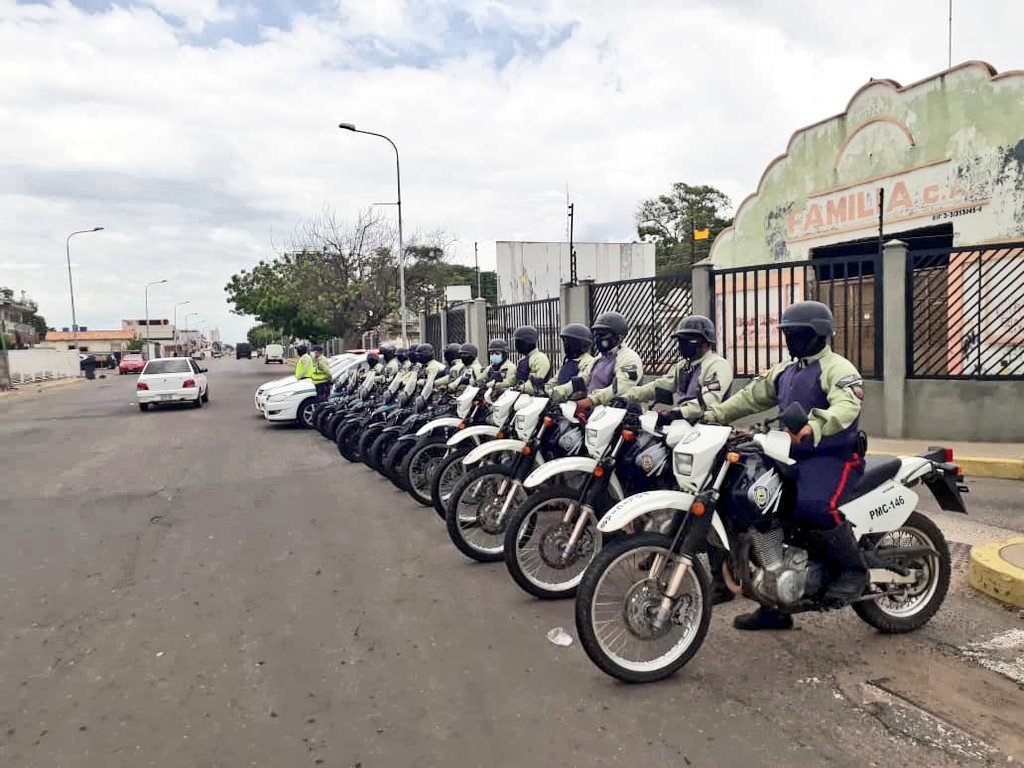 policiacabimas's tweet image. #Hoy dando cumpliendo a las  instrucciones del Alcalde de #Cabimas @PedroDuarteAlc
realizamos Despliegue de Seguridad en cumplimiento de la #SemanaRadicalConciente como garantes de las medidas de #bioseguridad y horarios de circulación. 
@MIJP_Vzla 
@Visipol_MIJP 
@PalenciaEndes