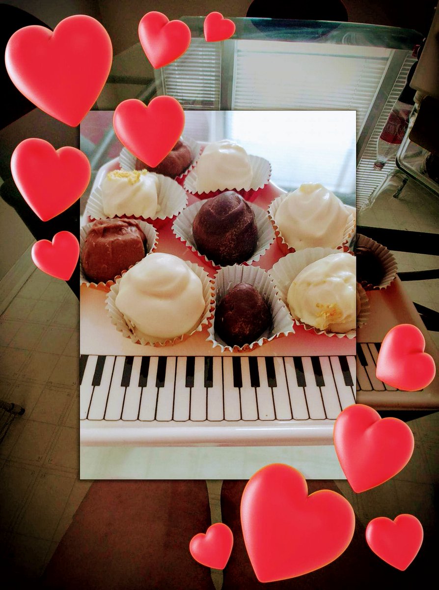 SaysCause's tweet photo. @BethMooreLPM My name is Marji #TheTruffleQueen
and I endorse this
🎂#cakewisdom from Beth
It looks exactly right and I don't have to try very hard to imagine the notes of toasty pecan bits on dark chocolate squishiness..perfection. https://t.co/JLhsTJL2HP