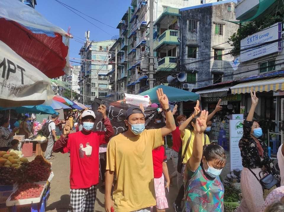 AungminmaungM's tweet photo. TDY , YANGON , Heldan , protesting against military . We will never give up ❗
#WhatsHappeningInMyanmar
#SaveKayah #Savedemoso https://t.co/rAebNxTX10