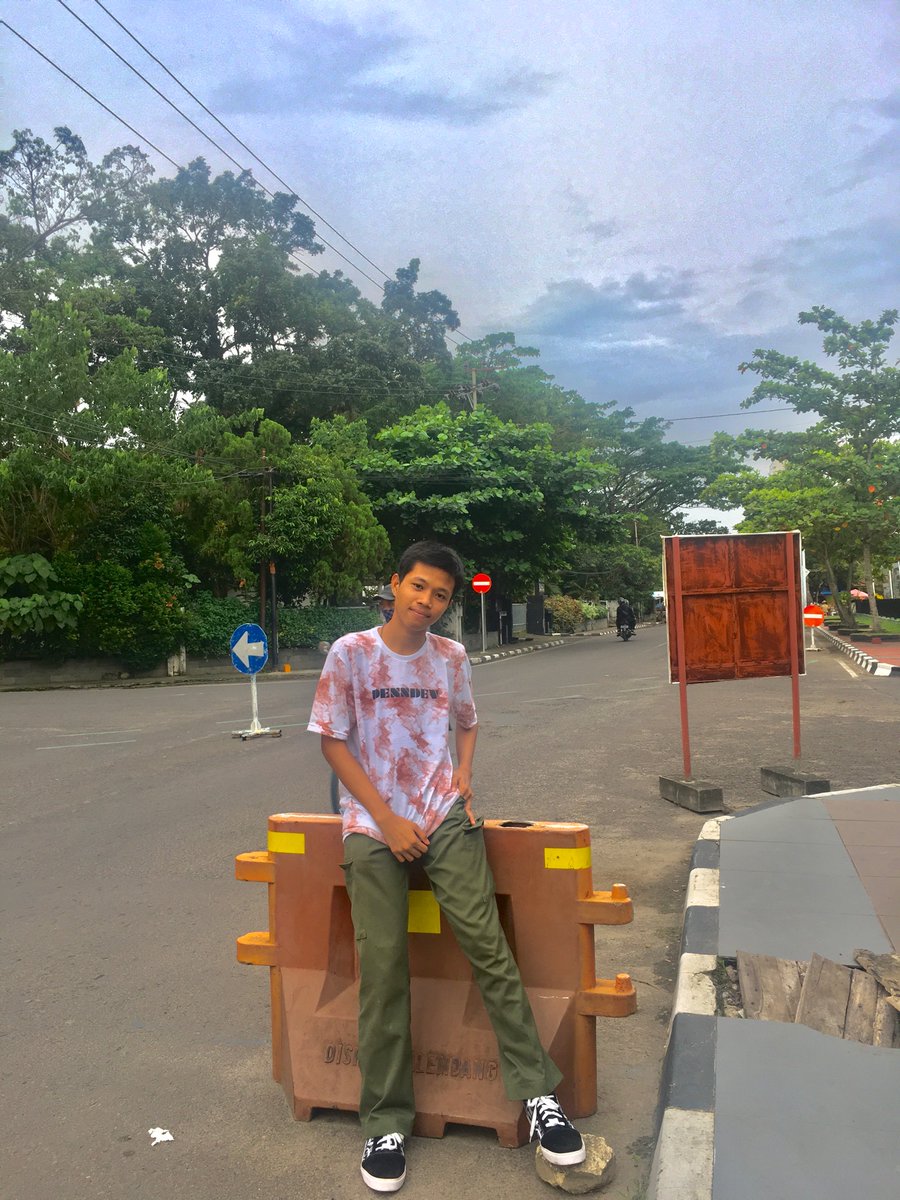 febriansyaah2's tweet photo. Mau cari kk angkat atau bf ada nggak kalau ada dm ya
#palembanglendir #gaypalembang #gaybandung #gaybrondong #gayindonesia #colibareng https://t.co/MuNaQ6Gu9Y