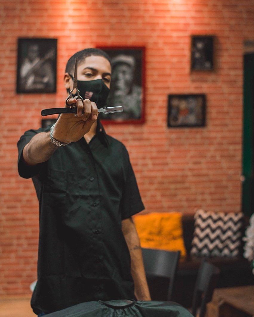 fbtranquilao's tweet photo. Pra mim o mínimo do mínimo é dar meu máximo... ✂️💈 #barberlifestyĺe #barbersbrasil #barbershop #navalhacarioca #barberforlife #barberforlove #barbearia #barbeirosbrasil https://t.co/E3Z7gO0O3W