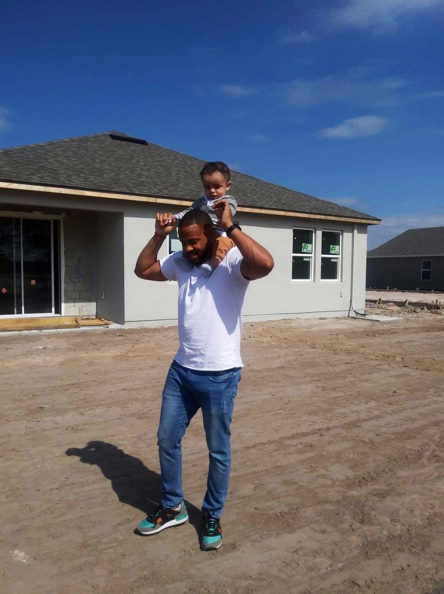 FRoqueDM's tweet image. Una mujer vieja hechandome vaina a mi con un techo, yo en el 2018