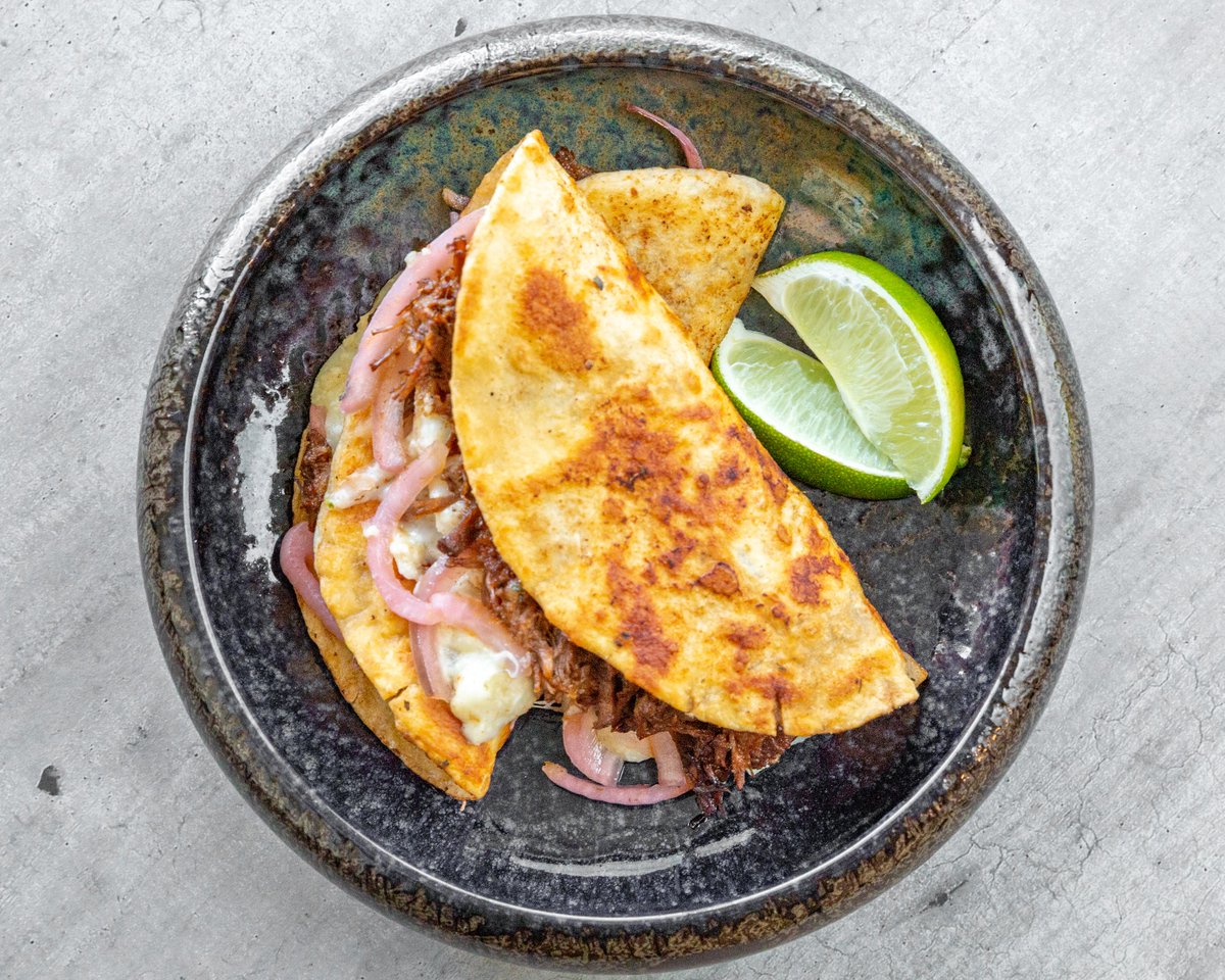 BCTastesBetter's tweet photo. Head to Freddy’s in Kelowna for beer, bowling & tacos! @bowl_n_brew is Kelowna’s original brewpub and has been brewing craft beer for over 20 years.
We recommend checking out their Crispy Chicken Tacos & Birria Tacos featured here. 🌮👌
#bowlnbrew #freddysbrewpub #kelowna https://t.co/VPsRdc4EIv