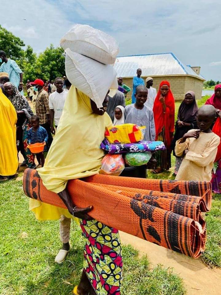 YoungistanO's tweet photo. #Happy_2_years_in_Office_Mama.
#ZAMFARA_STATE_FIRST_LADY
 H.E:- Hajiya @AishaMatawalle
 (Jarumar Gusau)
TABAYARDA TALLAFI GA DARURUWAN UWAYE MATA YAN GUDUN HIJIRA DA WAYANDA AMBALIYAR RUWA TASAMESU.

Tabasu: kayan Abinci, kayan wanki, kayan Sawa, kayan aiki, kayan Kwanciya. Etc https://t.co/pbQI5kWqPt