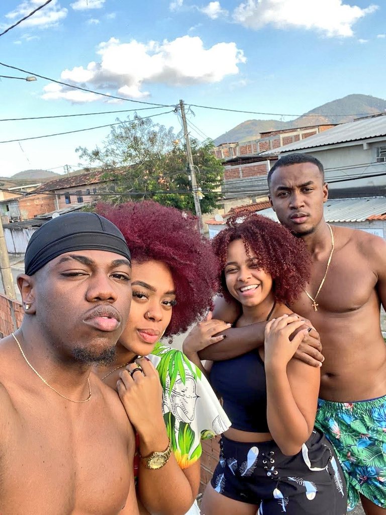 CiriloJosue's tweet photo. Procura-se duas PRETAS que feriram gravemente os soldados, eles passam bens e felizes.            🤕😅❤ https://t.co/v1wu3TDrSy