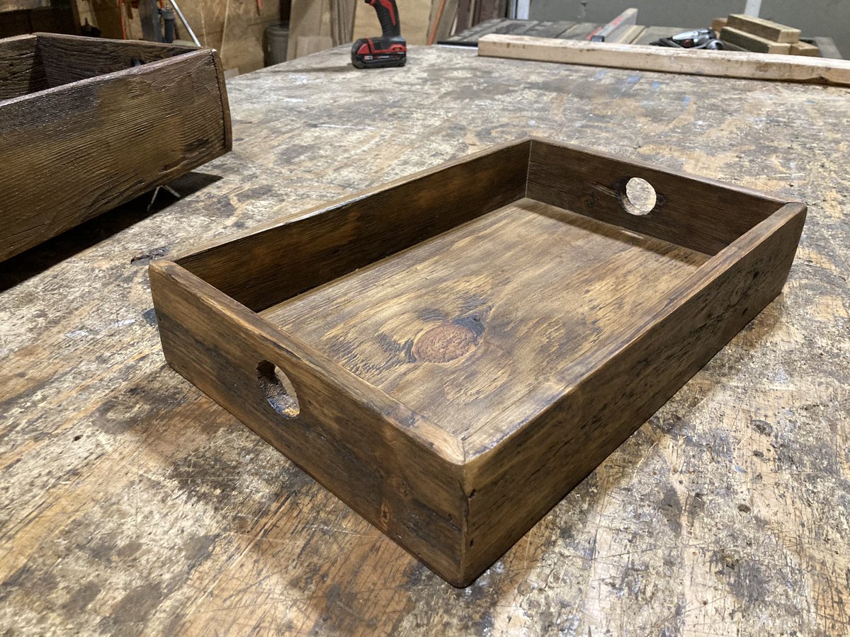 Natural knothole handles vs man made on these reclaimed wood serving trays. #tray #reclaimedwood #knotholes #wobblyknobwoodco #servingtray #butlertray #foodplatter