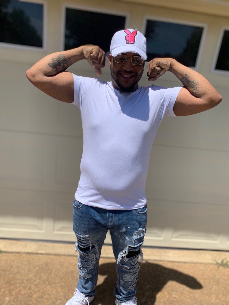 JBoniaby's tweet image. What blessed fat happy and comfortable looks like 😂😂😂😂😂