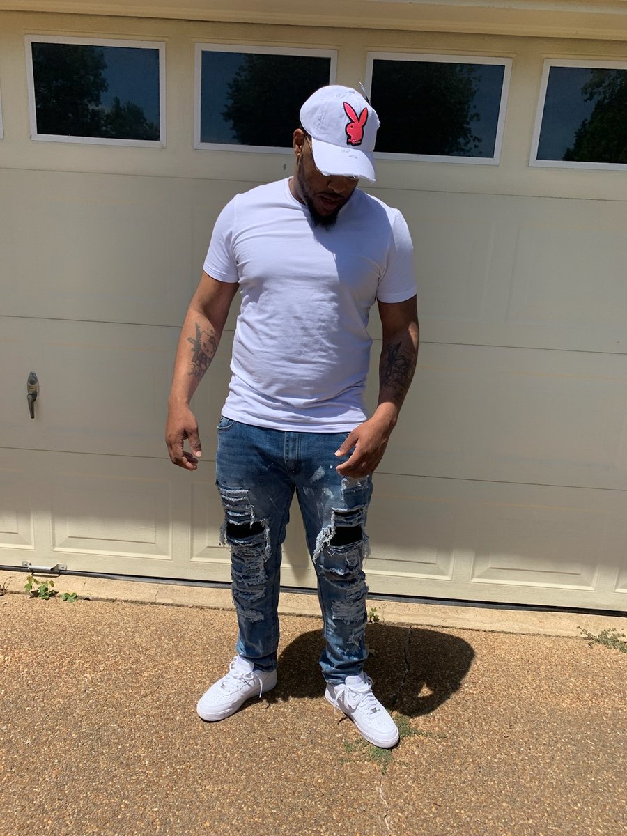 JBoniaby's tweet image. What blessed fat happy and comfortable looks like 😂😂😂😂😂