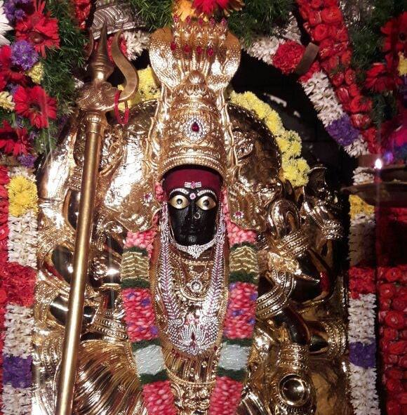 AnuSatheesh5's tweet photo. Chengalamma Parameshwari Kshetra
#Nellore
#AndhraPradeshTemples 🚩 

Chengalamma Parameshwari Kshetra is located on the banks of Kalangi River in Nellore of Andhra Pradesh. Devi was earlier known by Tenkali (Dakshina Kali), and later came to be known as  Chengalamma Parameshwari. https://t.co/5O1RTeBVKj