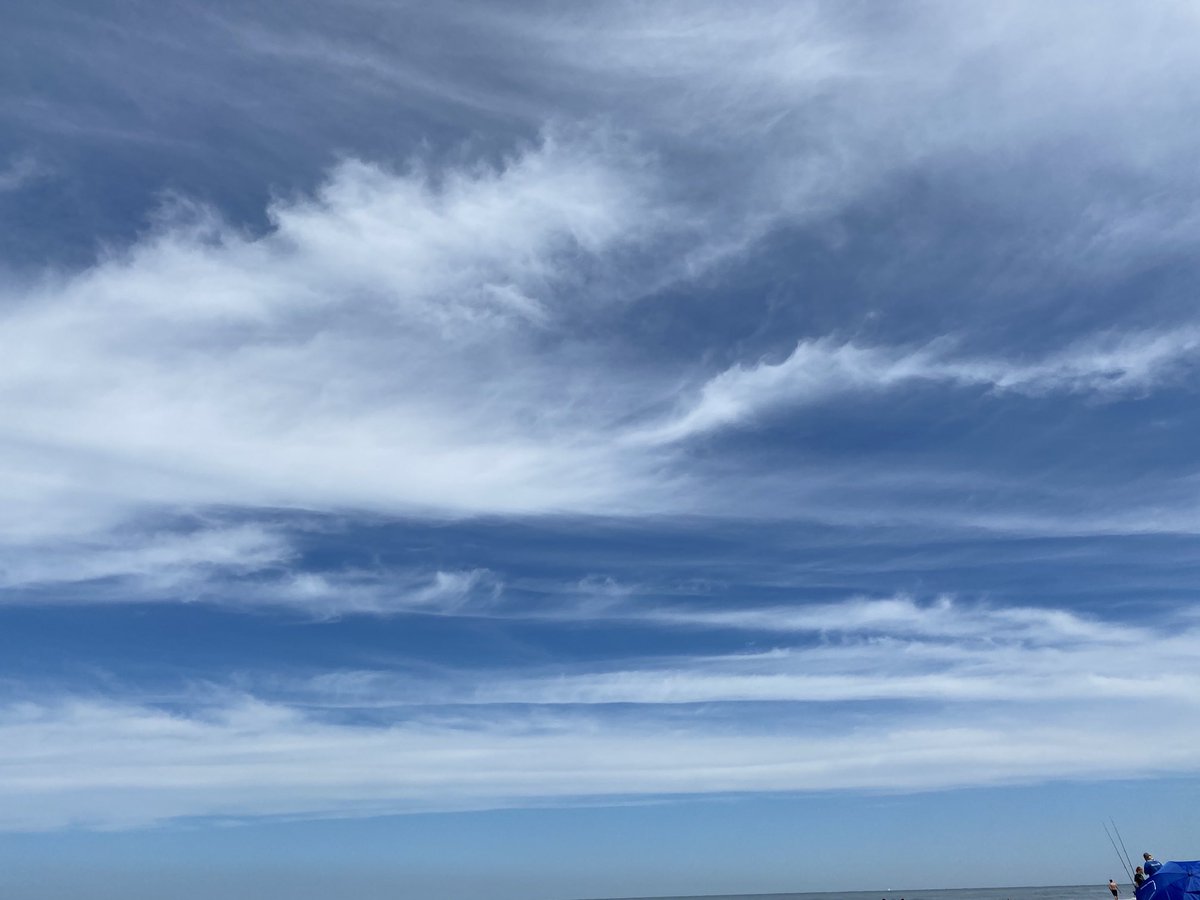 marietculver's tweet photo. Spectacular cloud display today at #89th 🌊 #obsessedwithclouds #MemorialDay2021 🇺🇸 💙💙💙 #VBStrong #WeRememberAlways @CityofVaBeach https://t.co/ZrtiET1z4K