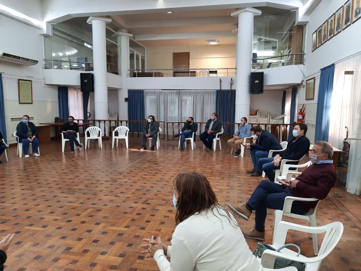 duilio_pezzutti's tweet photo. Junto a legisladores de Mendoza estuvimos hoy en el departamento de San Rafael, para reunirnos con  residentes del hospital Schestakow.

Nos contaron sobre la difícil situación que viven por las condiciones de trabajo y el pedido de respuestas elevado al director del hospital. https://t.co/k9hjkfIHxH