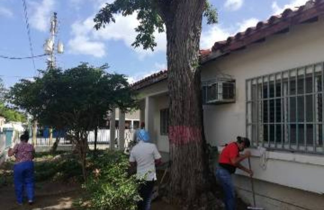 mari_velasquez's tweet image. Seguimos trabajando con nuestro sistema de salud y esta vez prestamos apoyo a Consultorio Popular en La Guardia con  productos de limpieza y logística para  jornada de saneamiento ambiental #MunicipioDíaz #NuevaEsparta @PartidoPSUV @PSUV_NE @NicolasMaduro #SemanaRadicalConciente
